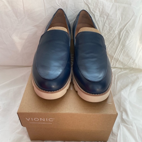Vionic Women's Navy Kensley Loafers with Cream Sole - Picture 4 of 5